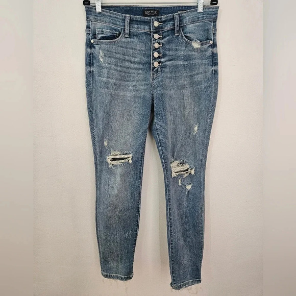 Judy Blue‎ button fly destroyed boyfriend high rise jeans light wash sz 9 NWOT - Picture 1 of 11